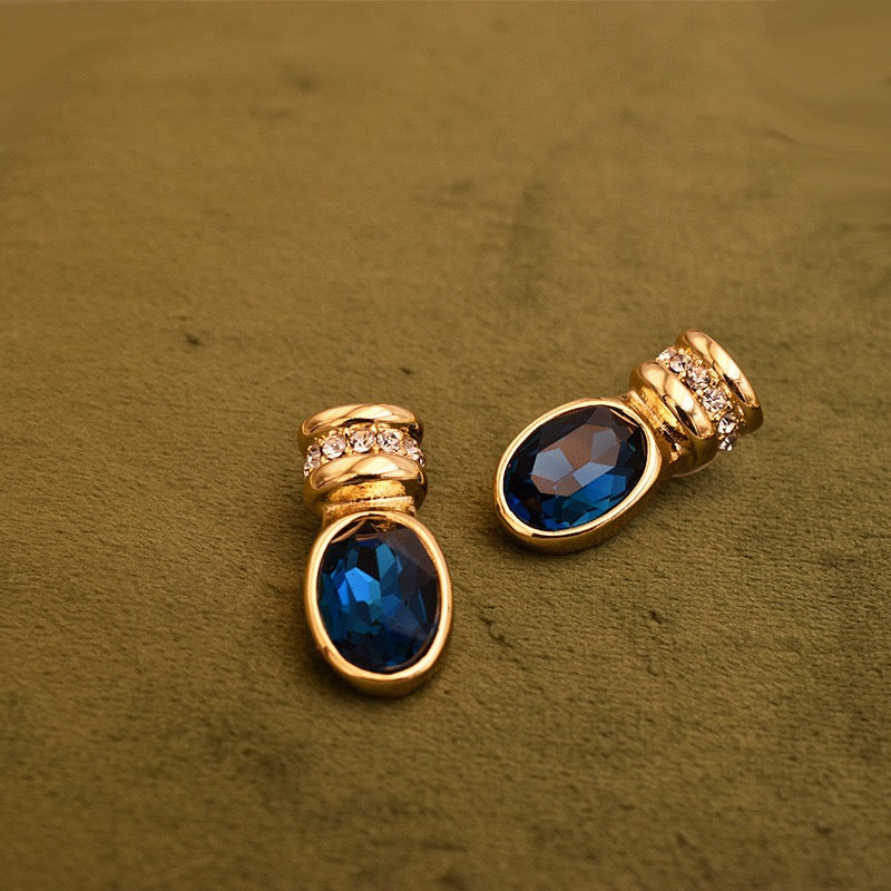 Elegant Gold-Toned Necklace and Matching Earrings Set with Blue Stone